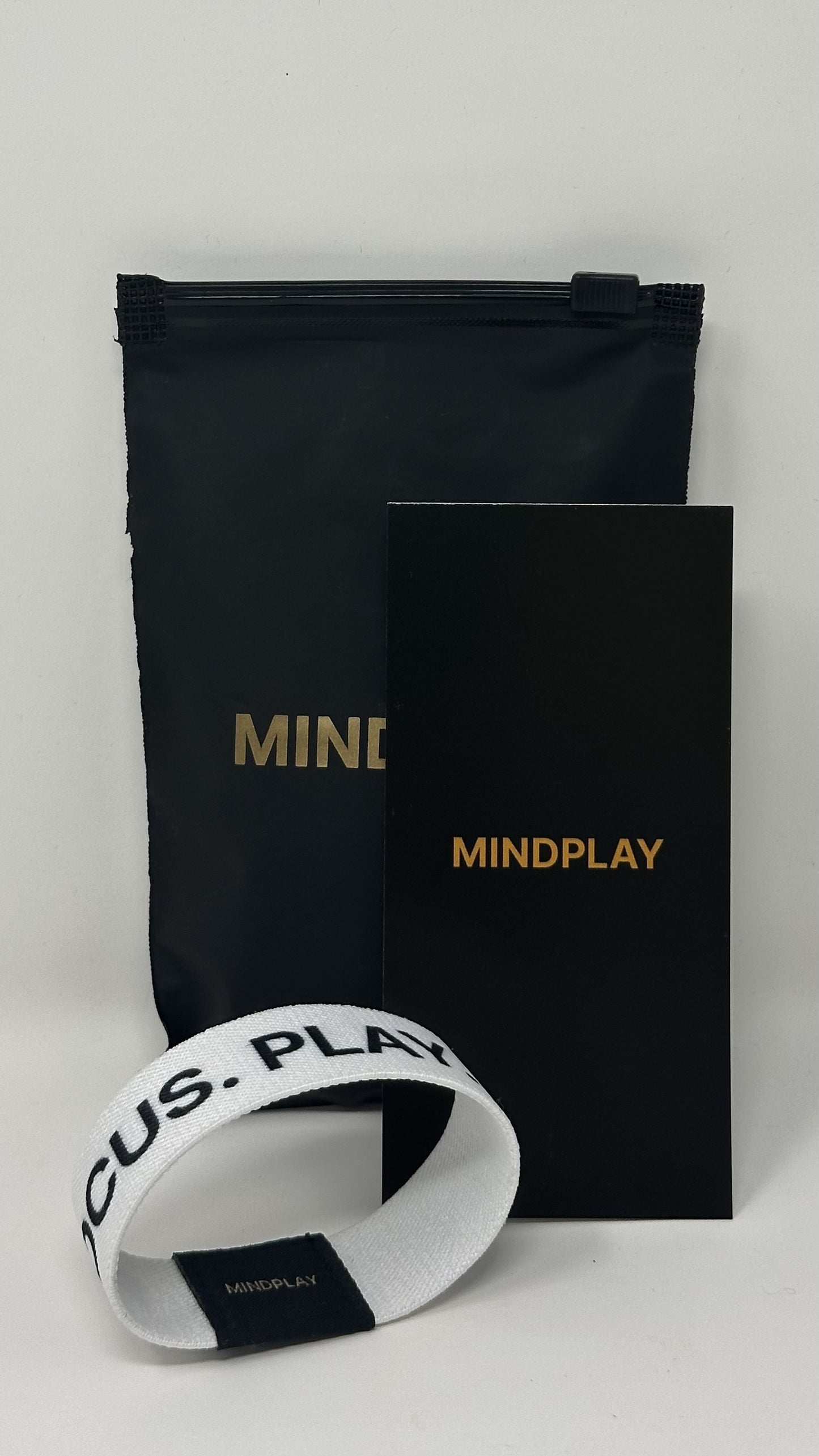 FOCUS. PLAY. WIN. – Pure White